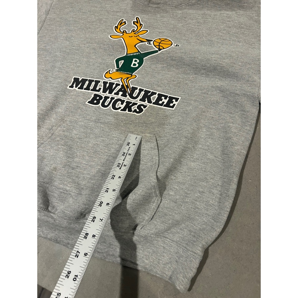 Milwaukee Bucks Deer Graphic Hoodie Sweatshirt Men's Size Medium Gray Gildan - Picture 4 of 5